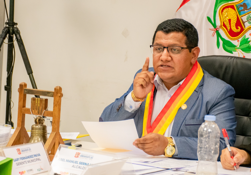 REGIDORES DE ANDAHUAYLAS SE BURLAN DE RESOLUCIÓN DEL JNE Y BLINDAN AL ALCALDE PROVINCIAL